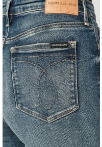 Calvin Klein Jeans - Jeansy. Stan: podwyższony. Kolor: niebieski. Materiał: bawełna, denim, elastan #2