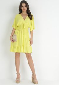 Born2be - Żółta Sukienka z Wiskozy z Marszczoną Gumką w Talii Demaria. Kolor: żółty. Materiał: wiskoza. Typ sukienki: rozkloszowane #5