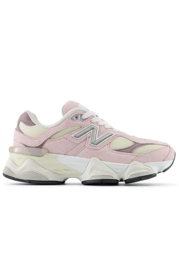 Buty młodzieżowe New Balance GC9060BE - różowe. Kolor: różowy. Materiał: guma, syntetyk, materiał. Szerokość cholewki: normalna. Sport: turystyka piesza