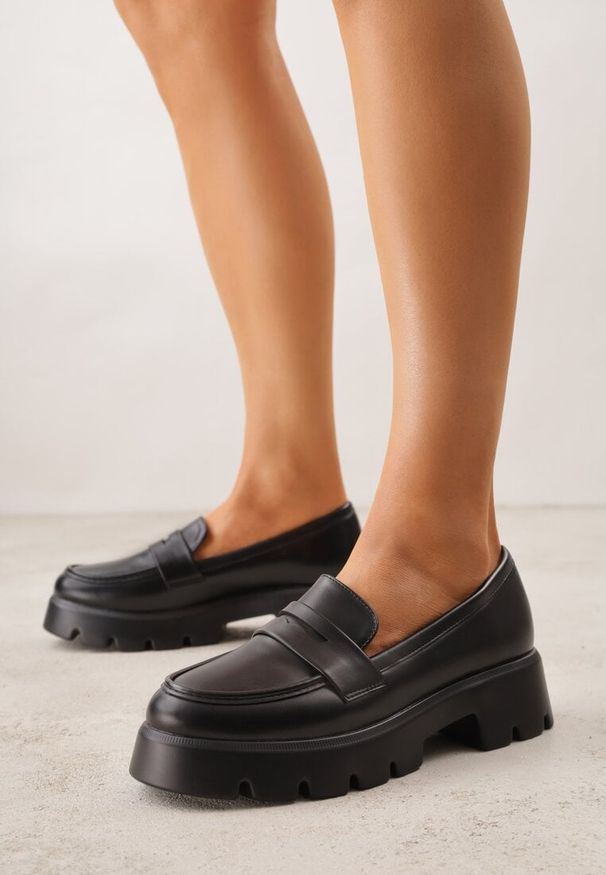 Born2be - Czarne Mokasyny na Grubej Tłoczonej Podeszwie Dorikharei. Okazja: na co dzień. Kolor: czarny. Materiał: prążkowany, jeans. Styl: casual, elegancki, klasyczny