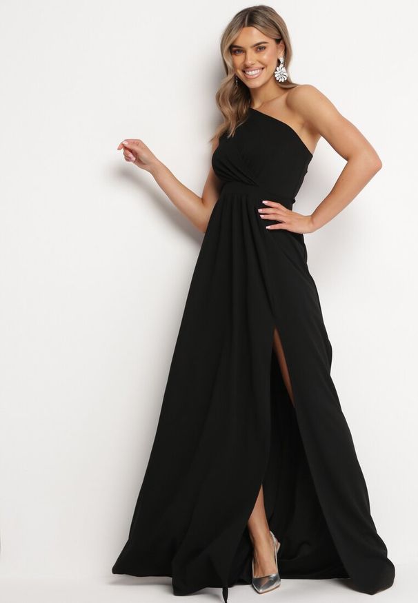 Born2be - Czarna Rozkloszowana Sukienka Maxi na Jedno Ramię Beliotta. Okazja: na co dzień. Kolekcja: dla wysokich. Kolor: czarny. Typ sukienki: asymetryczne. Styl: casual. Długość: maxi