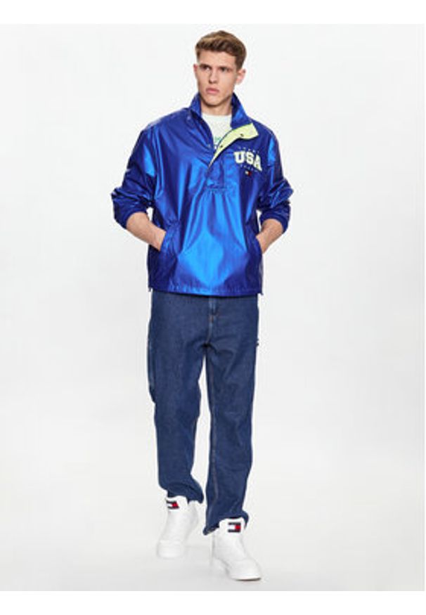 Tommy Jeans Kurtka anorak Metallic DM0DM15908 Niebieski Relaxed Fit. Kolor: niebieski. Materiał: syntetyk