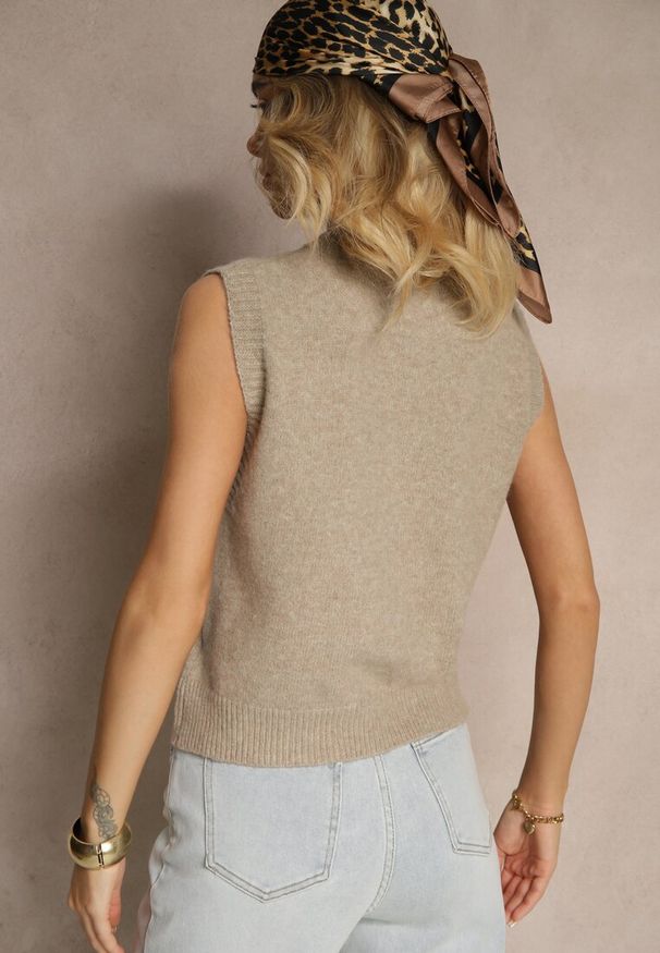 Renee - Beżowa Sweterkowa Kamizelka z Wełną na Guziki Eralina. Okazja: na co dzień. Kolor: beżowy. Materiał: wełna. Styl: casual, klasyczny