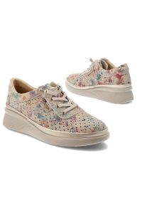 Półbuty damskie Vinceza, cholewka skóra naturalna licowa z nadrukiem sznurowanie uzupełnione bocznym zamkiem perforowane detale miękka linia noska po. Okazja: na co dzień. Zapięcie: sznurówki. Kolor: beżowy. Materiał: skóra. Szerokość cholewki: normalna. Wzór: nadruk. Styl: klasyczny, casual #2