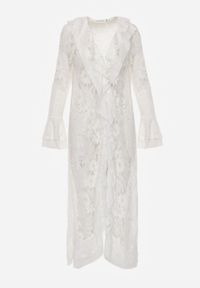 Born2be - Biała Narzutka Plażowa o Fasonie Długiej Sukienki z Koronki Ozdobiona Falbankami Araqiel. Okazja: na plażę. Typ kołnierza: kołnierz z falbankami. Kolor: biały. Materiał: koronka. Wzór: aplikacja, koronka. Sezon: lato. Styl: wakacyjny #5