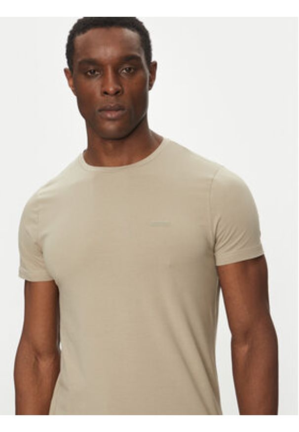 Calvin Klein T-Shirt K10K112724 Beżowy Slim Fit. Kolor: beżowy. Materiał: bawełna