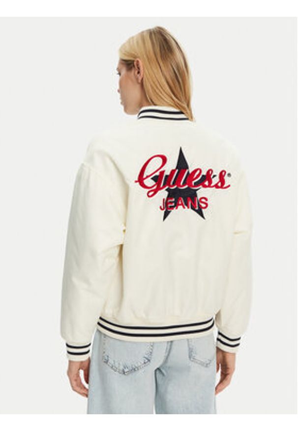 Guess Jeans Kurtka bomber W5RL43 WHAA2 Beżowy Regular Fit. Kolor: beżowy. Materiał: syntetyk