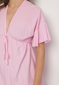 Born2be - Różowa Nietoperzowa Sukienka z Wiskozą o Rozkloszowanym Kroju z Falbanką Tullimi. Okazja: na co dzień. Typ kołnierza: dekolt w kształcie V. Kolor: różowy. Materiał: wiskoza. Styl: casual, elegancki #5