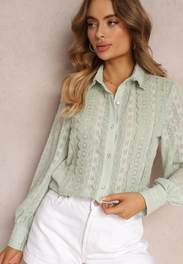 Renee - Miętowa Koszula z Tkaniny Plumeti Zdobiona Metaliczną Nitką i Koronką Mulliner. Kolor: miętowy. Materiał: tkanina, koronka. Wzór: aplikacja, koronka. Styl: retro