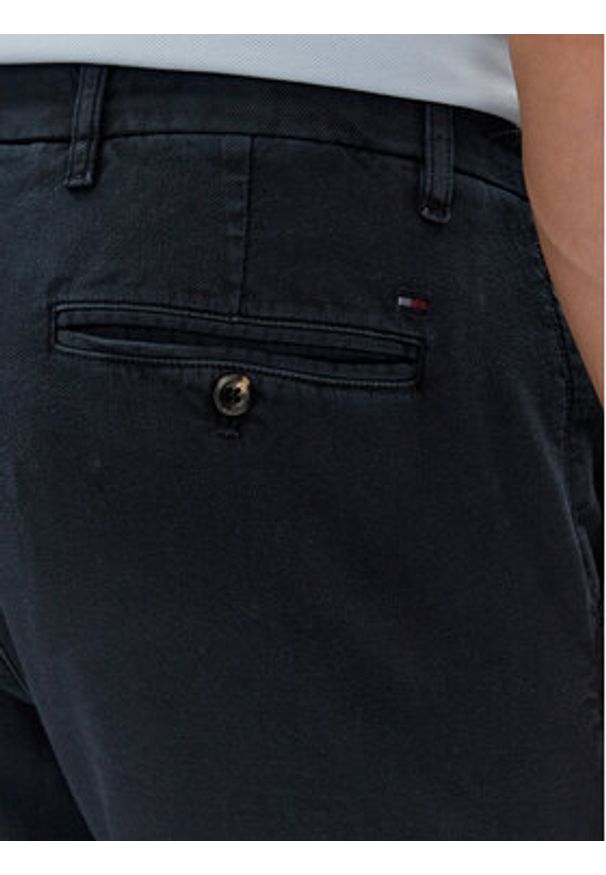 TOMMY HILFIGER - Tommy Hilfiger Chinosy Bleecker MW0MW33910 Granatowy Slim Fit. Kolor: niebieski. Materiał: bawełna