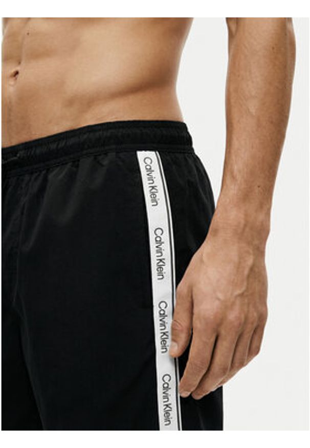 Calvin Klein Swimwear Szorty kąpielowe LV00N61002 Czarny Regular Fit. Kolor: czarny. Materiał: syntetyk