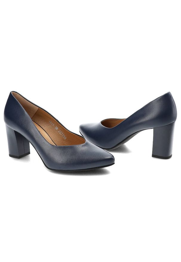 Granatowe Czółenka Clasicco Eleganckie Skórzane Buty. Okazja: do pracy, na spotkanie biznesowe. Zapięcie: bez zapięcia. Kolor: niebieski. Materiał: skóra. Szerokość cholewki: normalna. Wzór: aplikacja. Obcas: na słupku. Styl: elegancki