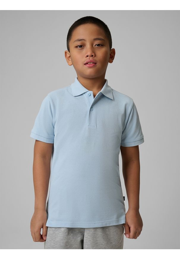 4f - 4F Koszulka polo regular chłopięca - niebieska 140 (9-10 lat). Okazja: na co dzień, na uczelnię. Typ kołnierza: polo. Kolor: niebieski. Materiał: dzianina, materiał. Sezon: lato. Styl: casual, klasyczny