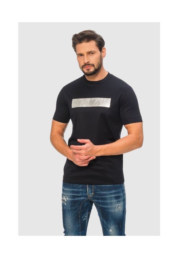 Emporio Armani - EMPORIO ARMANI Granatowy t-shirt męski ze srebrnym logo. Kolor: niebieski. Materiał: prążkowany. Wzór: aplikacja