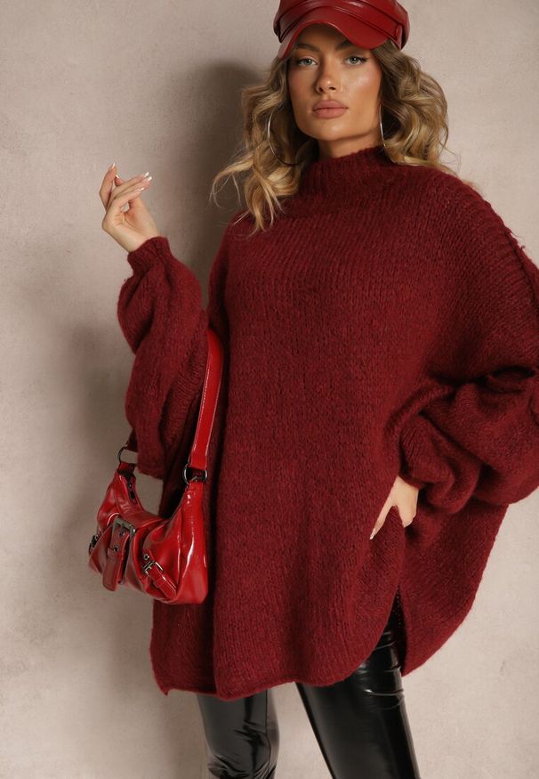 Renee - Bordowy Golf Oversize z Wełną z Opadającą Linią Ramion Lilirea. Okazja: na co dzień. Typ kołnierza: golf. Kolor: czerwony. Materiał: wełna. Styl: casual, elegancki