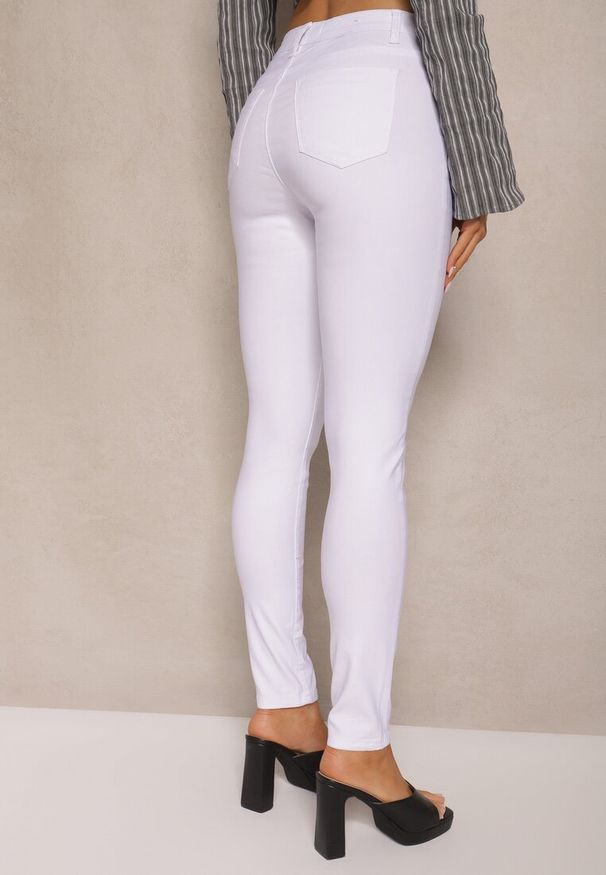 Renee - Białe Spodnie Typu Skinny z Bawełną High Waist Sepallia. Okazja: na co dzień. Stan: podwyższony. Kolor: biały. Materiał: bawełna. Sezon: wiosna, lato. Styl: casual, sportowy
