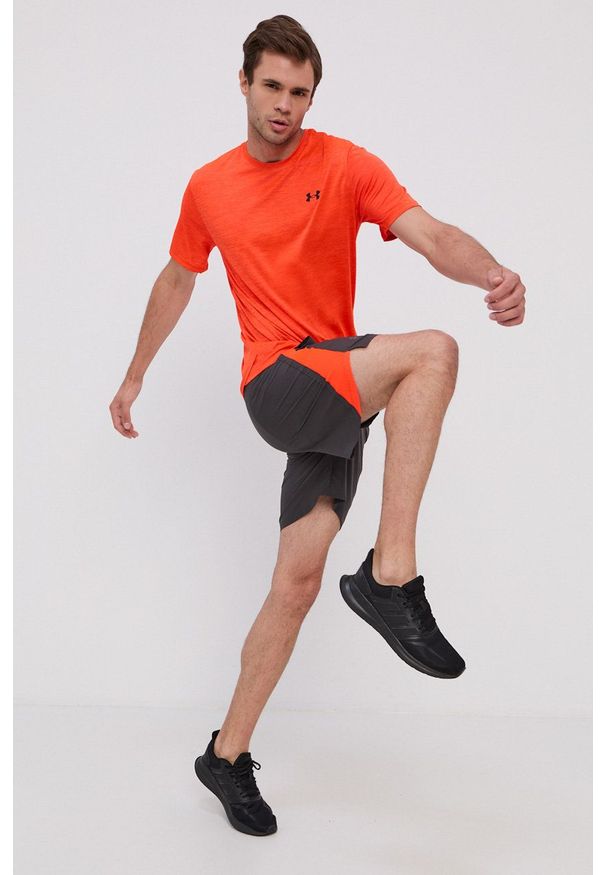 Under Armour - T-shirt. Okazja: na co dzień. Kolor: pomarańczowy. Materiał: dzianina. Styl: casual
