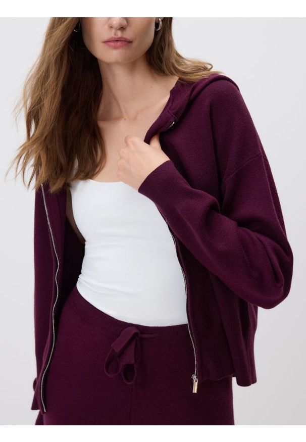 Reserved - Rozpinany sweter z kapturem - ciemnofioletowy. Typ kołnierza: kaptur. Kolor: fioletowy. Materiał: dzianina, wiskoza