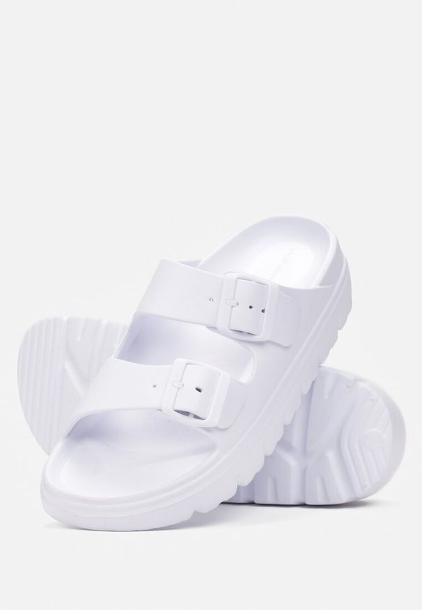 Born2be - Białe Klapki z Paskami ze Sprzączkami na Platformie Avalona. Okazja: na spacer, na co dzień. Kolor: biały. Sezon: lato. Obcas: na platformie. Styl: elegancki, casual