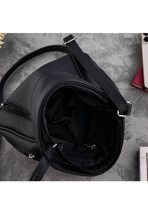 Listonoszka skórzana PAOLO PERUZZI Z-52-BL czarna. Kolor: czarny. Materiał: skórzane. Styl: elegancki, casual, klasyczny