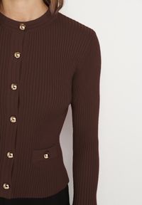 Born2be - Brązowy Kardigan z Wiskozą Ozdobiony Rozszerzanymi Rękawami i Guzikami Tiolenda. Okazja: na co dzień. Kolor: brązowy. Materiał: wiskoza. Wzór: aplikacja. Styl: casual, elegancki #3