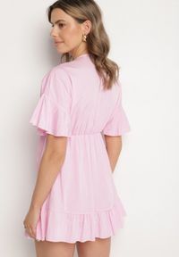 Born2be - Różowa Nietoperzowa Sukienka z Wiskozą o Rozkloszowanym Kroju z Falbanką Tullimi. Okazja: na co dzień. Typ kołnierza: dekolt w kształcie V. Kolor: różowy. Materiał: wiskoza. Styl: elegancki, casual #2