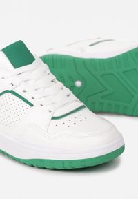 Renee - Biało-Zielone Sznurowane Sneakersy Ozdobione Perforacją Iosatisa. Kolor: zielony. Wzór: aplikacja