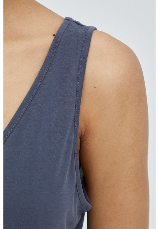Vero Moda sukienka kolor granatowy mini prosta. Okazja: na co dzień. Kolor: niebieski. Materiał: dzianina. Długość rękawa: na ramiączkach. Wzór: gładki. Typ sukienki: proste. Styl: casual. Długość: mini
