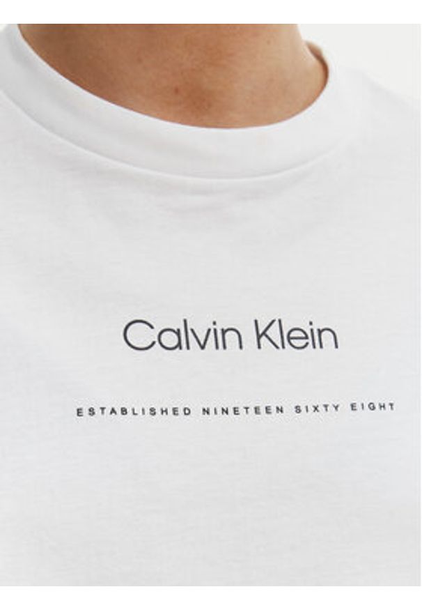Calvin Klein Jeans T-Shirt Classic LV047C811G Biały Regular Fit. Kolor: biały. Materiał: bawełna
