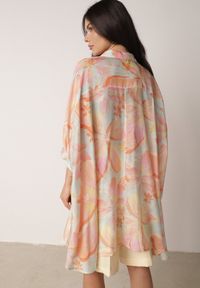 Born2be - Pomarańczowa Oversizowa Koszula z Bawełną o Kroju Typu Nietoperz Nyletia. Okazja: na co dzień. Typ kołnierza: kołnierzyk klasyczny. Kolor: pomarańczowy. Materiał: bawełna. Sezon: wiosna, lato. Styl: casual, elegancki, klasyczny #7