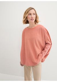 bonprix - Sweter oversize z lureksową nitką. Kolor: pomarańczowy. Styl: elegancki
