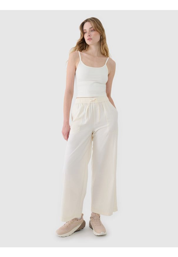 4f - 4F Spodnie casual z szerokimi nogawkami damskie - białe XL. Okazja: na co dzień. Kolor: biały. Materiał: tkanina, syntetyk, materiał. Styl: casual