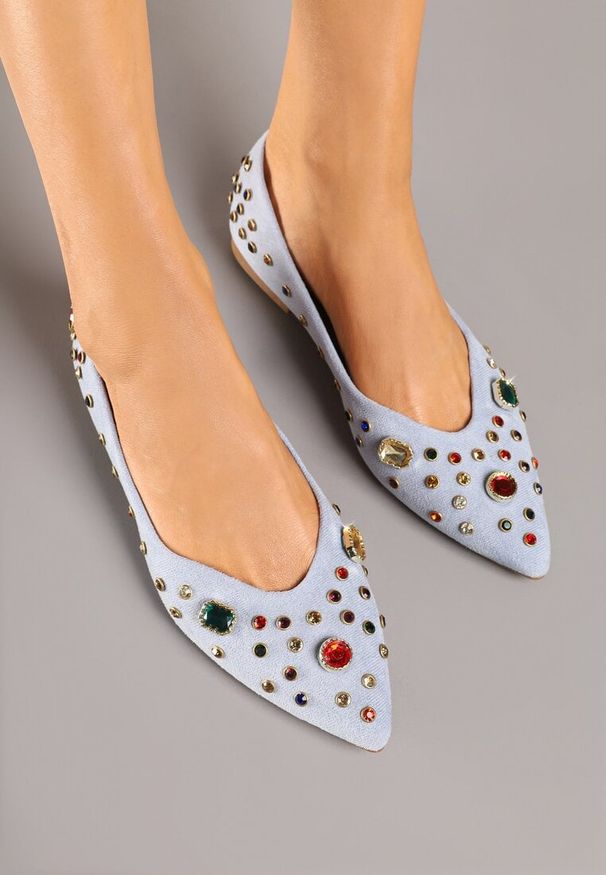 Born2be - Niebieskie Balerinki Ozdobione Kolorowymi Kamykami Ulianisea. Okazja: na co dzień. Kolor: niebieski. Materiał: jeans. Wzór: aplikacja, kolorowy. Styl: casual, elegancki