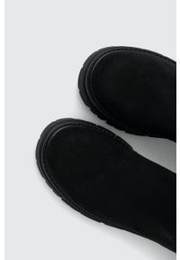 Answear Lab botki damskie kolor czarny na platformie. Nosek buta: okrągły. Zapięcie: klamry. Kolor: czarny. Obcas: na platformie. Styl: wakacyjny #5
