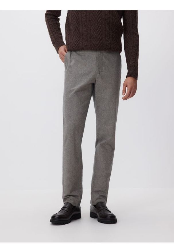 Reserved - Spodnie chino slim fit - szary. Kolor: szary. Materiał: tkanina, bawełna