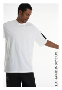 La Haine Inside Us T-shirt | 3Z M1206 | Mężczyzna | Biały. Kolor: biały. Materiał: bawełna. Wzór: aplikacja. Styl: elegancki #6