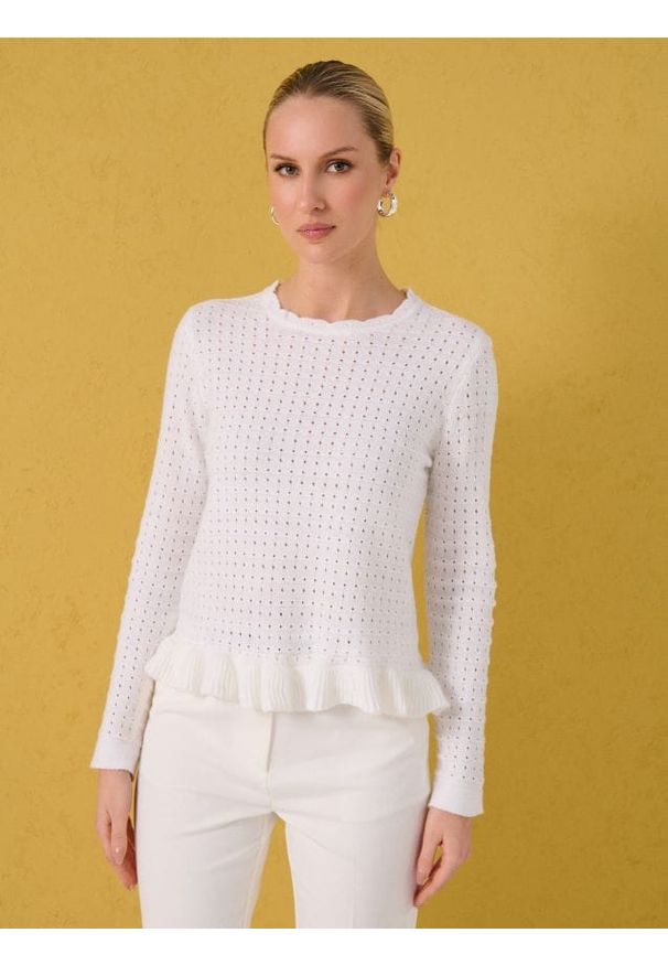 Sinsay - Ażurowy sweter z ozdobną falbanką - kremowy. Kolor: kremowy. Wzór: ażurowy