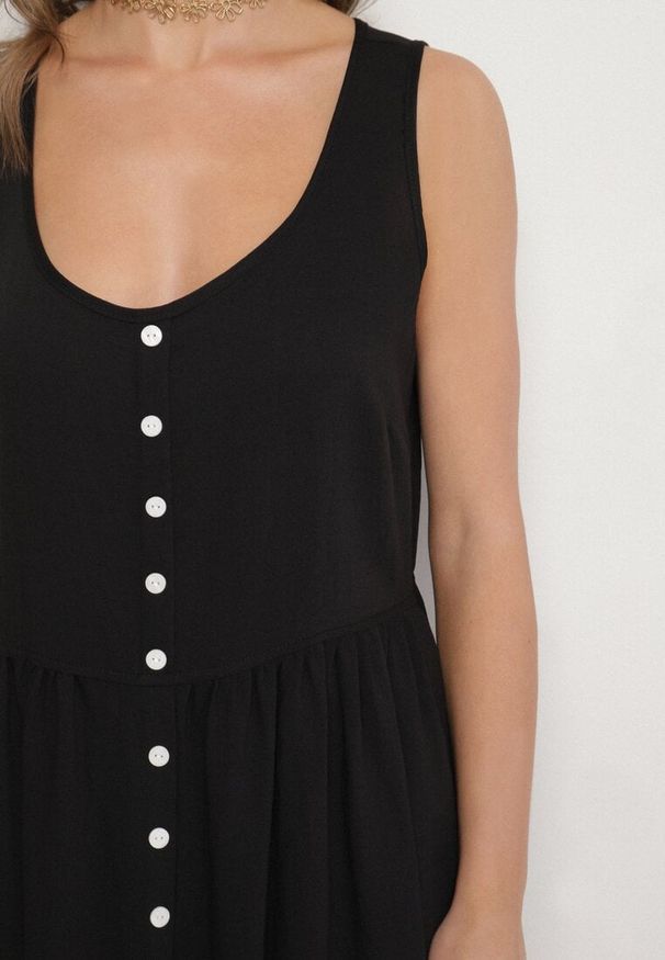 Born2be - Czarna Wiskozowa Sukienka o Rozkloszowanym Kroju z Guzikami Natesana. Okazja: na co dzień, na spacer. Kolor: czarny. Materiał: wiskoza. Typ sukienki: proste. Styl: casual