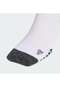Adidas - Getry wyjazdowe Manchester United 25/26. Kolor: biały. Sport: piłka nożna