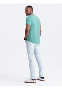 Ombre Clothing - Męska klasyczna bawełniana koszulka z dekoltem w serek BASIC – turkusowa V15. Typ kołnierza: dekolt w serek. Kolor: turkusowy. Materiał: bawełna. Wzór: ze splotem, jednolity. Styl: klasyczny #5