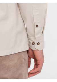 Ombre Clothing - Męska bawełniana koszula REGULAR FIT z kieszeniami zapinanymi na guziki - kremowa V1 OM-SHCS-0146 - XXL. Kolor: kremowy. Materiał: bawełna. Długość rękawa: długi rękaw. Długość: długie. Wzór: aplikacja #9