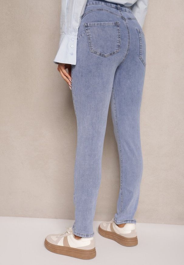 Renee - Jasnoniebieskie Jeansy z Bawełną Typu Skinny Novanisse. Okazja: na co dzień. Stan: podwyższony. Kolor: niebieski. Styl: casual