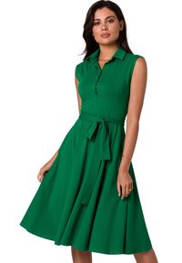 BeWear - Sukienka rozkloszowana bawełniana z kołnierzykiem zielona. Okazja: na co dzień, na imprezę. Kolor: zielony. Materiał: bawełna. Styl: casual #1