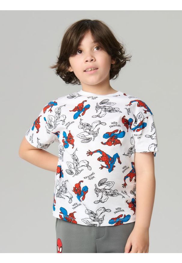 Sinsay - Bawełniana koszulka z nadrukiem Spiderman - biały. Kolor: biały. Materiał: bawełna. Wzór: motyw z bajki, nadruk