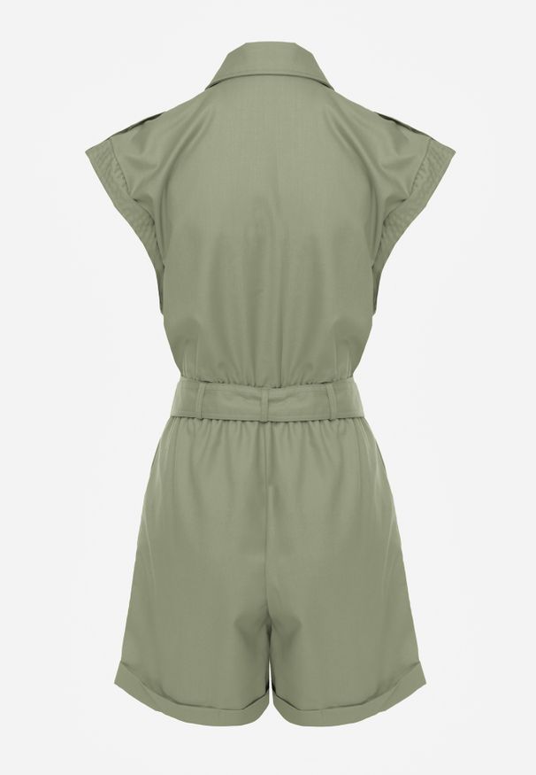 Renee - Zielony Kombinezon Zapinany na Guziki z Krótkim Rękawem i Materiałowym Paskiem Tiamante. Okazja: na co dzień, na imprezę. Kolor: zielony. Materiał: materiał. Długość rękawa: krótki rękaw. Długość: krótkie. Sezon: lato. Styl: klasyczny, casual