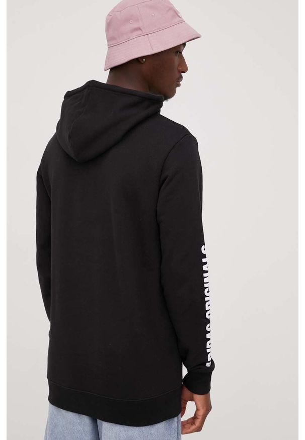 adidas Originals bluza bawełniana męska kolor czarny z kapturem z nadrukiem. Okazja: na co dzień. Typ kołnierza: kaptur. Kolor: czarny. Materiał: bawełna. Wzór: nadruk. Styl: casual
