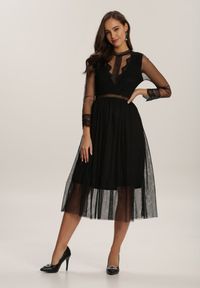 Born2be - Czarna Sukienka Describi. Kolor: czarny. Materiał: tiul, koronka. Długość rękawa: długi rękaw. Wzór: aplikacja, koronka. Styl: elegancki, wizytowy. Długość: midi #3