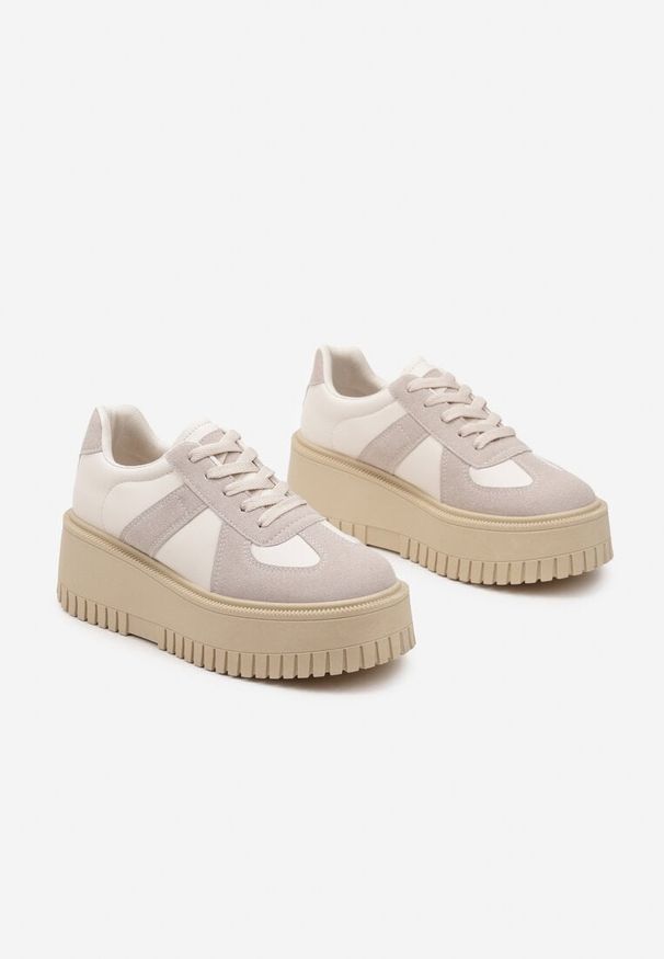 Born2be - Beżowo-Szare Sneakersy w Stylu Tenisówek na Platformie z Tłoczeniami Firreis. Okazja: na co dzień. Kolor: beżowy. Materiał: jeans. Obcas: na platformie