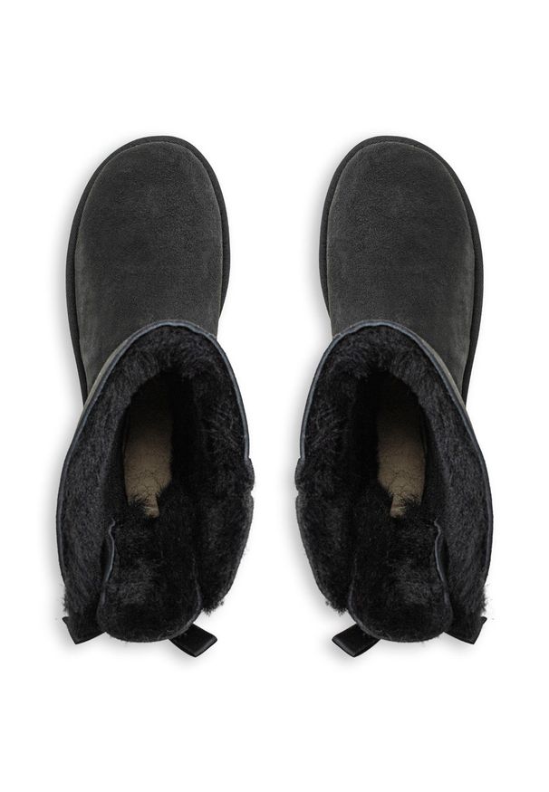 Ugg - UGG W Bailey Bow II Buty zimowe damskie. Okazja: na plażę, na co dzień. Kolor: czarny. Materiał: zamsz, materiał, satyna, wełna. Szerokość cholewki: normalna. Wzór: aplikacja. Sezon: zima. Styl: młodzieżowy, elegancki, casual, klasyczny