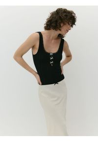 Reserved - Body z ażurowym wzorem - czarny. Kolor: czarny. Materiał: bawełna, dzianina. Wzór: ażurowy #1